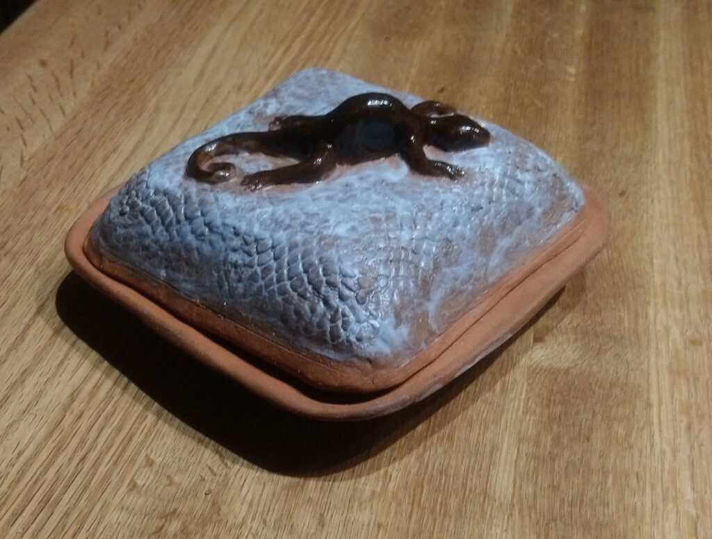 Stoneware Gecko Covered dish